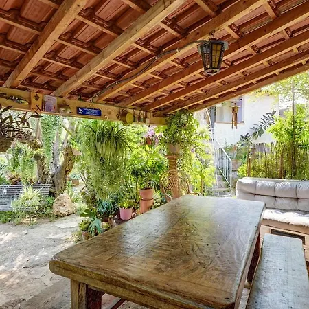 Apartment Et Jardin Provencal A *